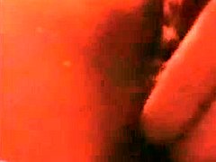 Video fatto in casa di una ragazza amatoriale che fa sesso orale e fa sesso con un grosso pene