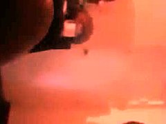 Ένα μεγάλο μαύρο πέος παίρνει μια υγρή και άγρια χειραψία σε ένα βίντεο της SE DC