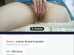 MILF russa faz uma masturbação e mostra sua bunda incrível na webcam