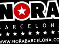 A MILF europeia Nora Barcelona no Festival Erótico em Alicante. Você não vai querer perder essa cena quente e picante!