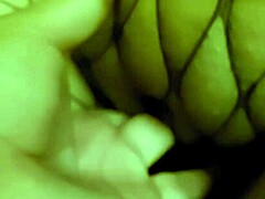 Masturbation et éjaculation féminine de Beruka en bas résille