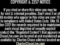 Charlee Chases z velikimi joški in veščinami oralnega seksa na ogled