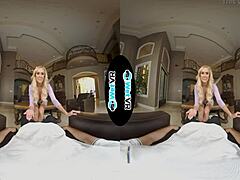 MILF blondine geeft high definition sekstherapie in VR