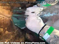 MILF Kendra Kox le hace una mamada a una gran polla negra bajo el agua