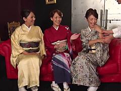MILF și mamele puma se alătură la o petrecere de sex îmbrăcată în chimono