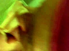 هيلي راشيل الأم المثقوبة تقدم اللسان في الجزء الأول من فيديو الأزواج هذا