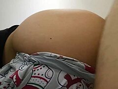 Colombiaanse moeders zelfgemaakte video laat haar stiefbroers zien die vriendinnen bedriegen met anale vaardigheden