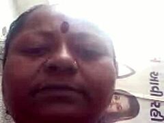 MILF aus Indien mit dicken Möpsen wird gefickt