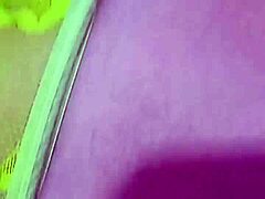 Reife Blondine wird in Hardcore Video in die Muschi gefickt