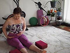 Aurora Willows clase de yoga: Un viaje sensual con una instructora madura