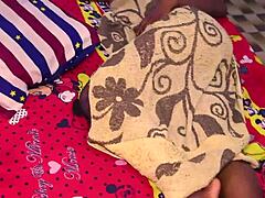 Mujeres maduras de ébano se follan en un video caliente