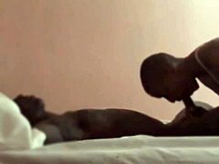 MILF negra mostra suas habilidades neste vídeo quente