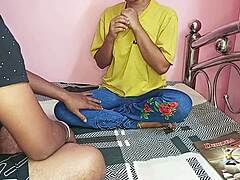 Tutor matura indiana sedotta e soddisfatta dal suo studente in una sessione di tutoraggio