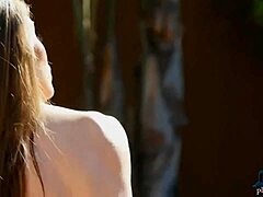 Zrelá milfka Melissa Loris zmyselná vonkajšia spodná bielizeň striptíz
