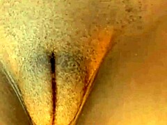 Remaja seksi dengan klitoris besar menjadi nakal dalam posisi cowgirl