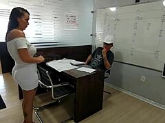 Novinho și Surubas Hot - o aventură de birou fierbinte