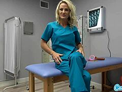 L'infermiera matura420 si diletta con i giocattoli sessuali sul lavoro