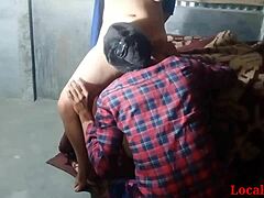 Индианката Сонали Блу се наслаждава на гореща секс сесия с уеб камера с гаджето си