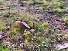 Российская мачеха учит пасынка ловить рыбу на домашнем видео