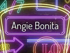 Angie Bonitas dybe hals færdigheder er på fuld visning i denne dampende video