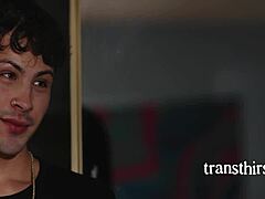 Ibu tiri dan anak tiri terlibat dalam filem lucah transgender yang penuh semangat