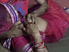 Млада индийска съпруга се наслаждава на хардкор секс и свирка в домашно порно