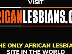 Hermosas lesbianas de ébano exploran sus cuerpos en un video casero