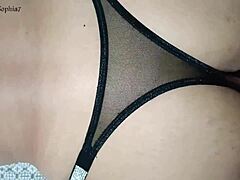 Styvmamma i underkläder hjälper styvsonen med sexmissbruk i hemlagad POV-video