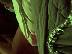 O MILF japoneză primește un masaj senzual cu un penis mare și face sex
