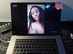 Webkamerán szexel és maszturbál egy spanyol MILF-vel