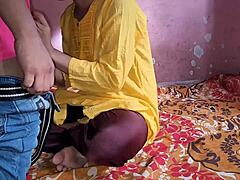En ung Desi-pige får sin røv knullet og får creampie i POV