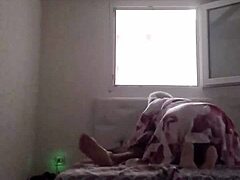 Hjemmelaget video af en kone, der er utro mod sin mand