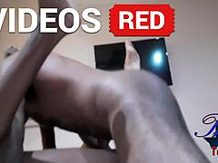 En svart MILF fångas på hemlig kamera med kuk