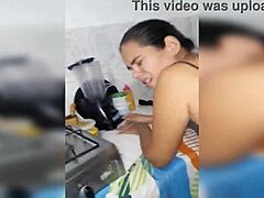Vídeo amador de sexo mostra esposa traindo sendo fodida pelo meio-irmão