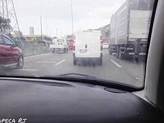 Un videoclip cu o camgirl curvă futută de șoferul ei la o stație de odihnă