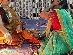 Indyjski seks wiejski z desi nokar malkin i macochą w hardcore'owym filmie