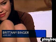 MILF Latin Jessica Burciaga telanjang panas menanggalkan pakaiannya dan menggoda dalam video solo