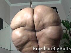 דוגמנית ברזילאית עם ישבנים גדולים עם ישבנים גדולים מציקה ומזדיינת חזק